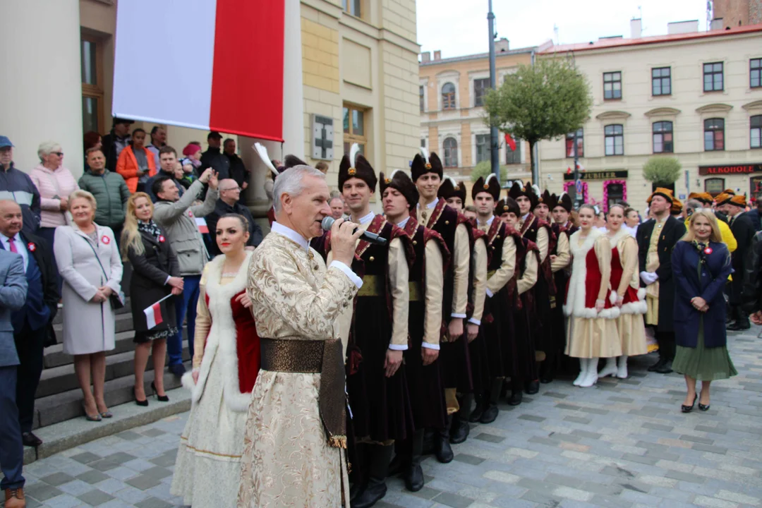 Obchody 3 maja w Lublinie. Mieszkańcy zatańczyli wspólnie Poloneza