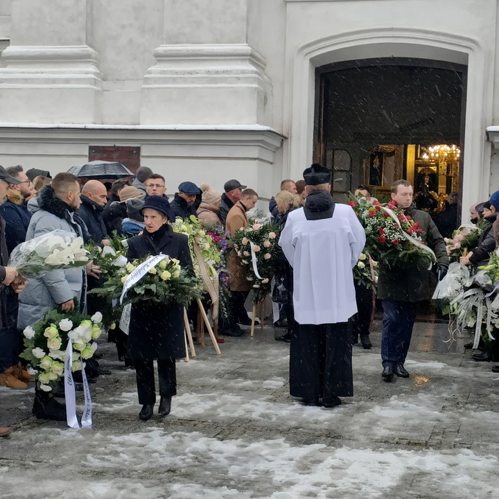 Tłumy pożegnały zamordowaną komornik z Łukowa.  Dziś w Adamowie odbył  się pogrzeb śp. Ewy Kochańskiej