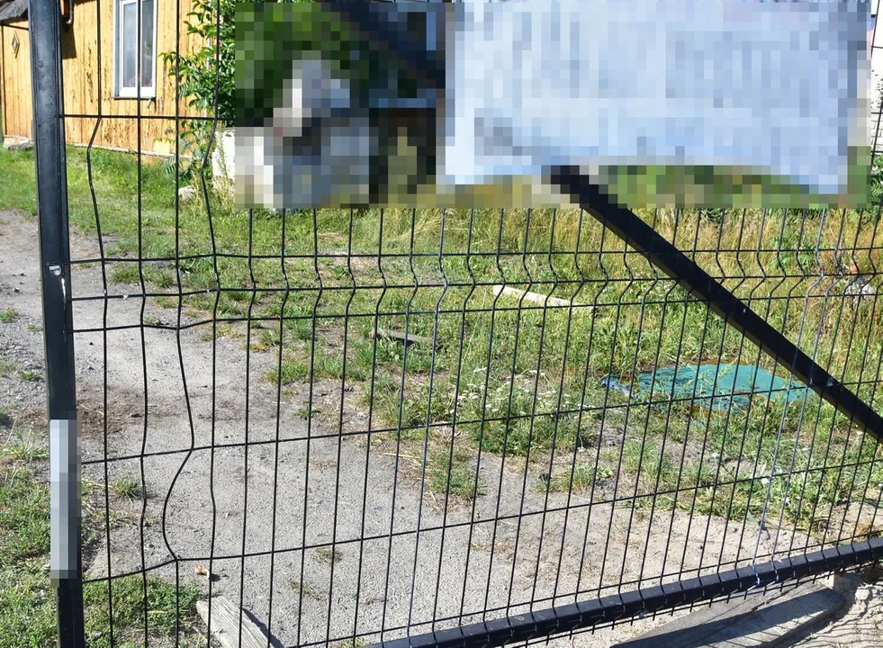 Powiat radzyński: Weszli na cudze podwórka i zniszczyli bramy oraz lampy. Trzech mężczyzn w rękach mundurowych