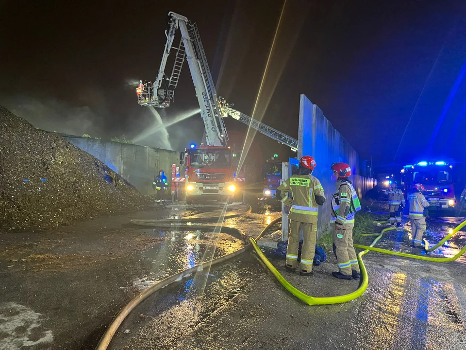 Nocny pożar w Lublinie. Ogień gasiło ponad 60 strażaków