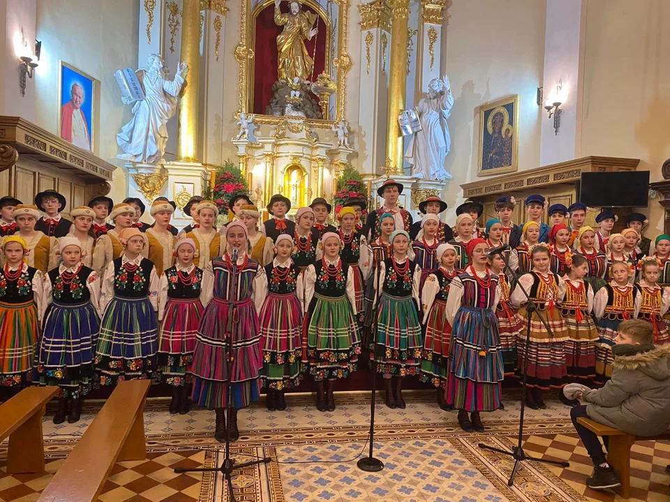 ŁUKÓW „Łukowiacy” kolędowali w parafiach. Wspaniałe koncerty i oprawa mszy św.