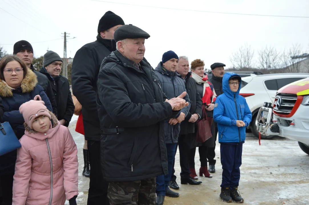 Uroczystość przekazania samochodu strazackiego dla OSP w Chruślinie