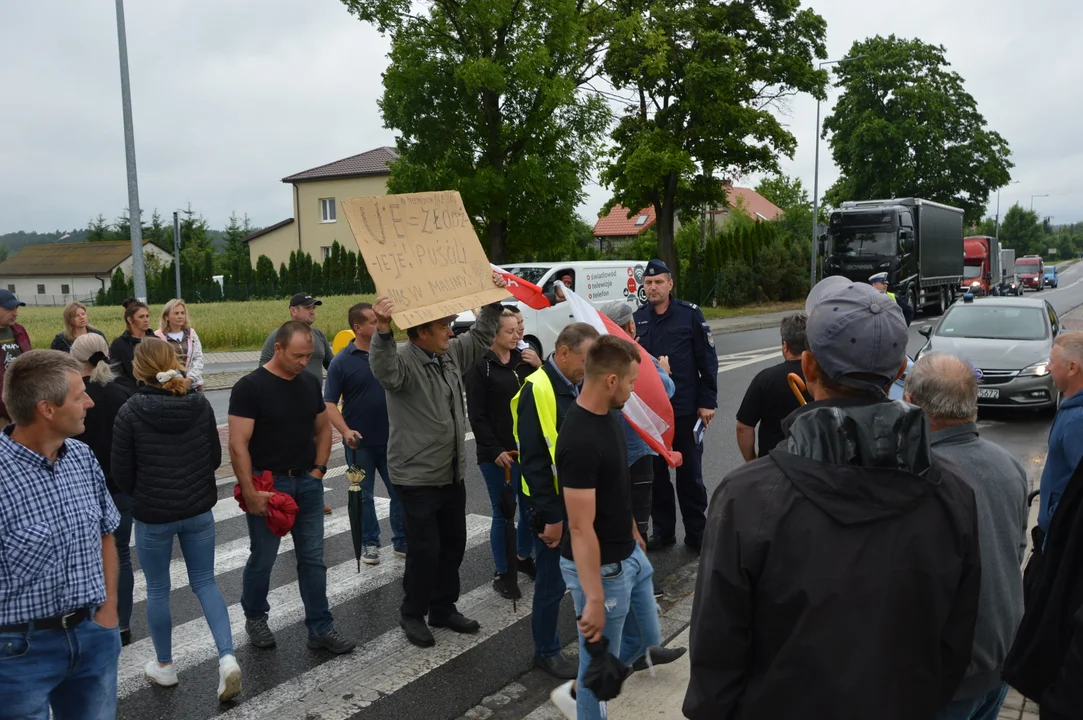 Protest producentów malin w Opolu Lubelskim. Dzień drugi