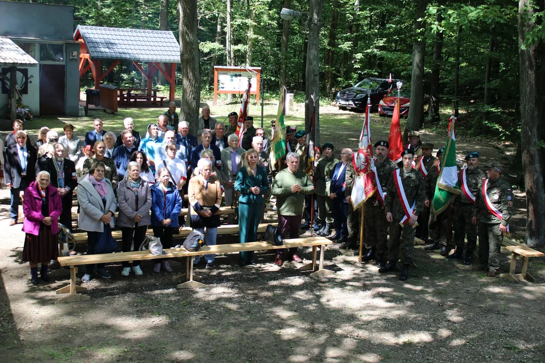 Oddali hołd majorowi „Zaporze”. XXVII Rajd pamięci przeszedł szlakiem bohaterów podziemia (ZDJĘCIA) - Zdjęcie główne