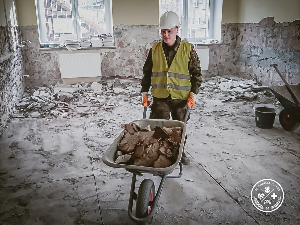 Lubelscy terytorialsi wciąż pomagają na Dolny Śląsku. Usuwają skutki powodzi