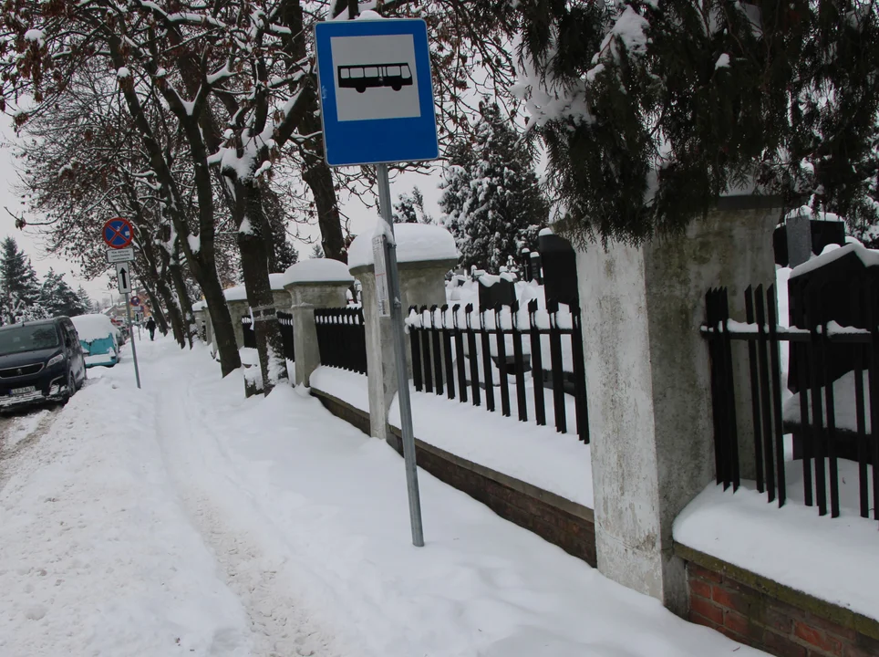 Zima w Lubartowie nie odpuszcza. Chodniki zasypane (zdjęcia) - Zdjęcie główne