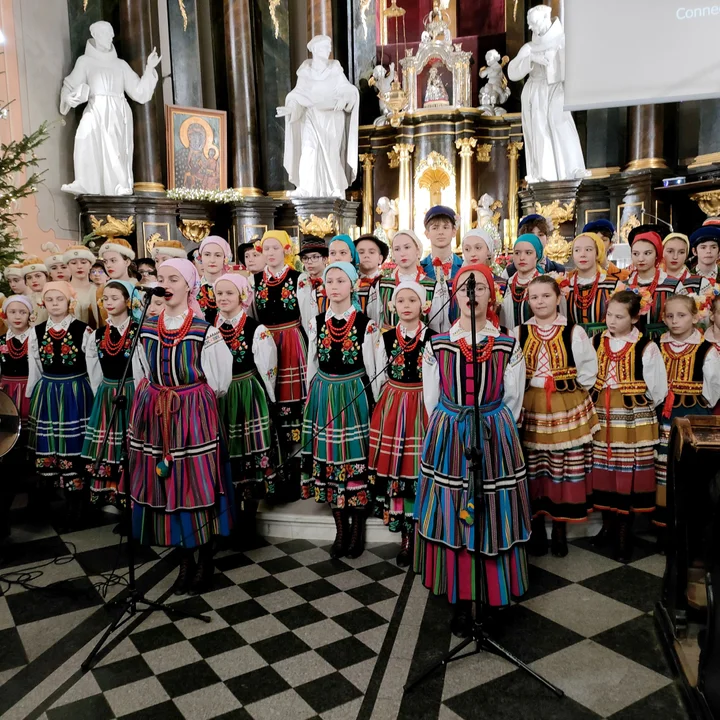 ŁUKÓW „Łukowiacy” kolędowali w parafiach. Wspaniałe koncerty i oprawa mszy św.