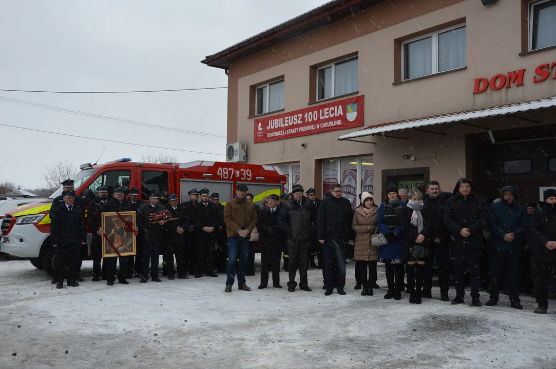 Uroczystość przekazania samochodu strazackiego dla OSP w Chruślinie