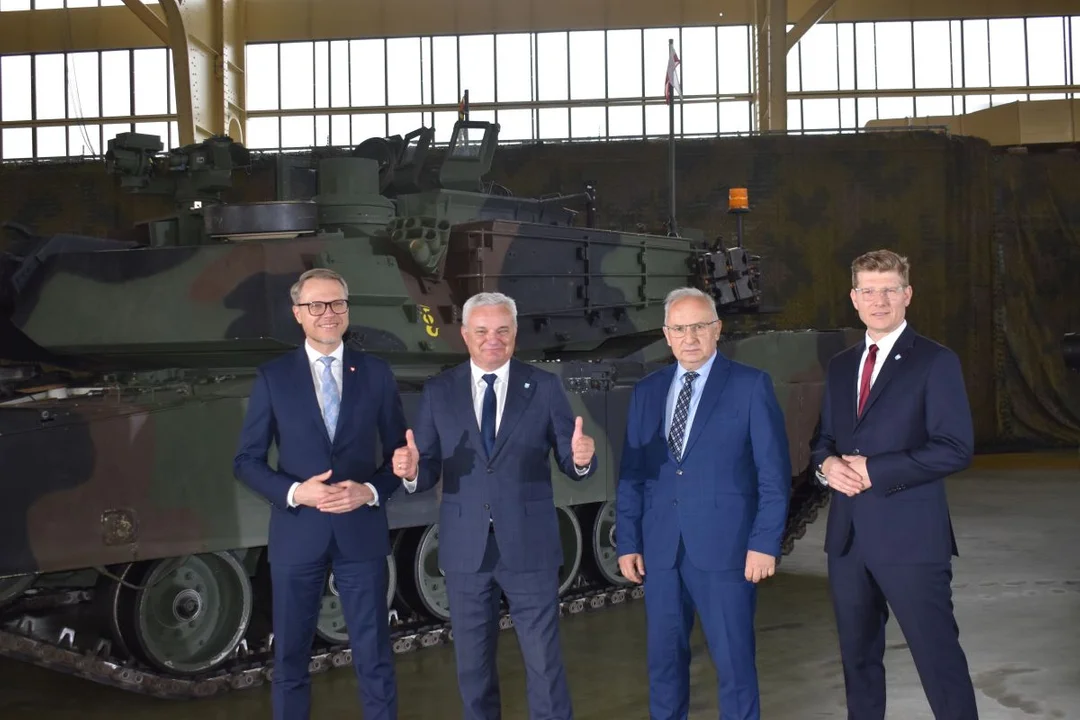 Dęblin sercem Abramsów w Europie! Wielka kasa na stole! (zdjęcia)