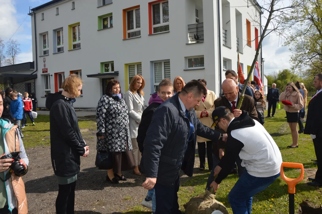 Posadzenie Dębu Pamięci ppor. rez. Stanisławowi Fabisiewiczowi w Zarzeczu