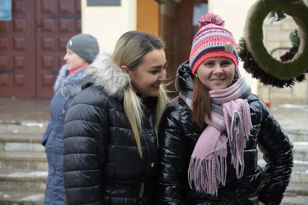 Koło Gospodyń Wiejskich w Zimnej Wodzie zaprosiło na kiermasz świąteczny na pomoc Marcie Ochnik