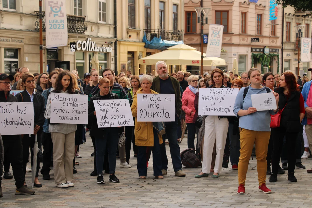 "Ani jednej więcej". Protest w Lublinie po śmierci ciężarnej Doroty