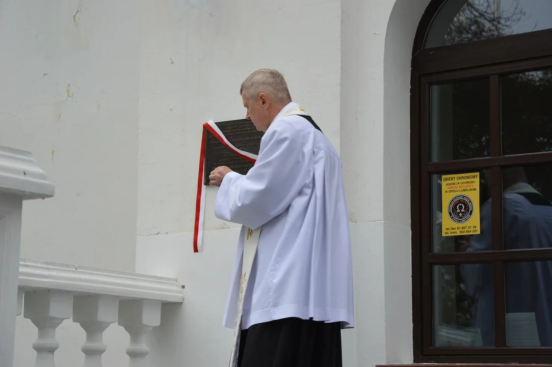 Odsłonięcie tablicy pamiątkowej poświęconej Żydom z Józefowa nad Wisłą zamordowanym podczas akcji "Reinhard"