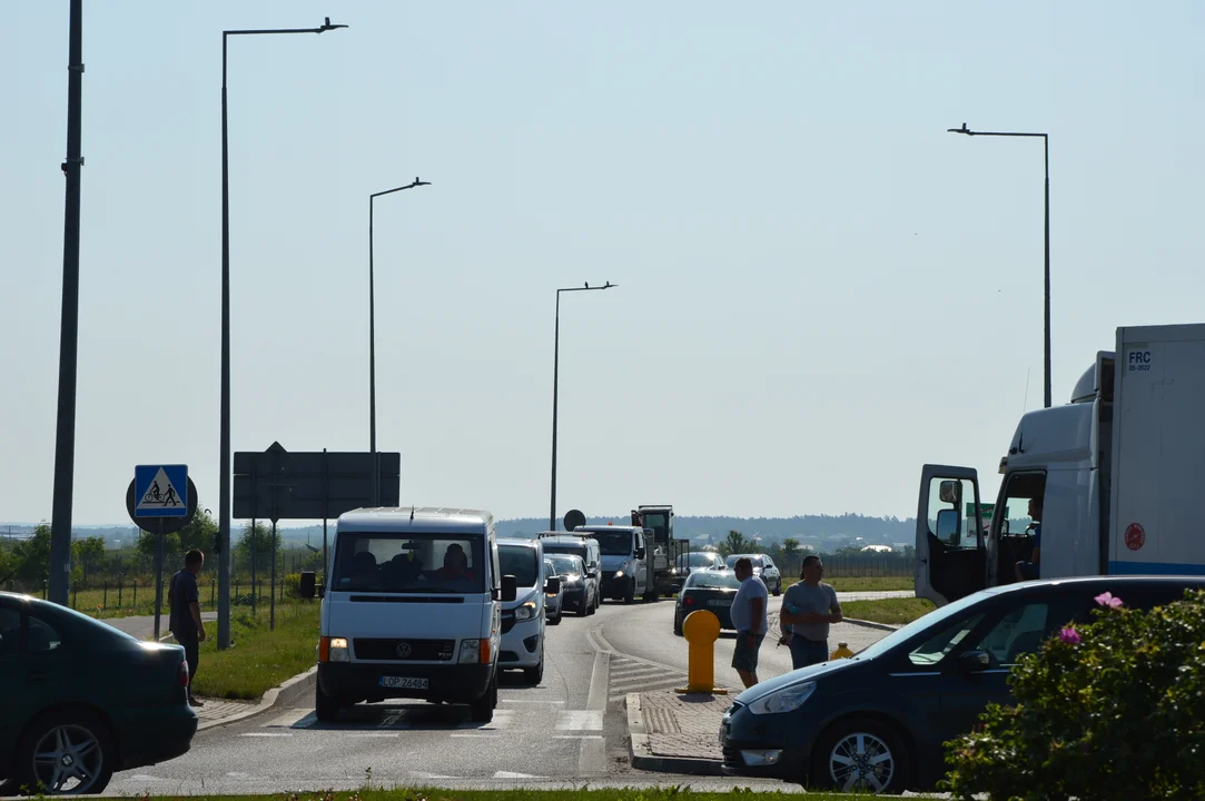 Poniedziałkowa akcja protestacyjna producentów malin w Opolu Lubelskim