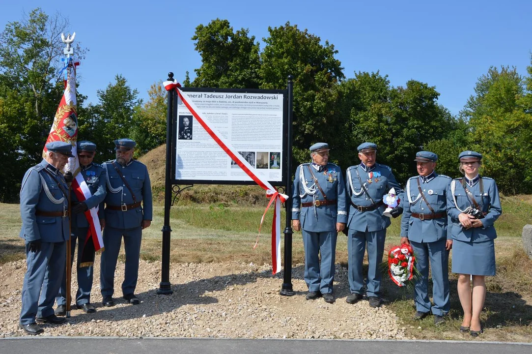 Uroczystość odsłonięcia ronda im. generała Tadeusza Rozwadowskiego w Chodlu