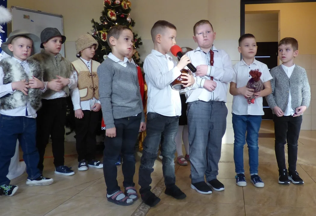 Przedszkolaki z „Baśniowego Dworku” pojechały do Aleksandrii z życzeniami dla seniorów