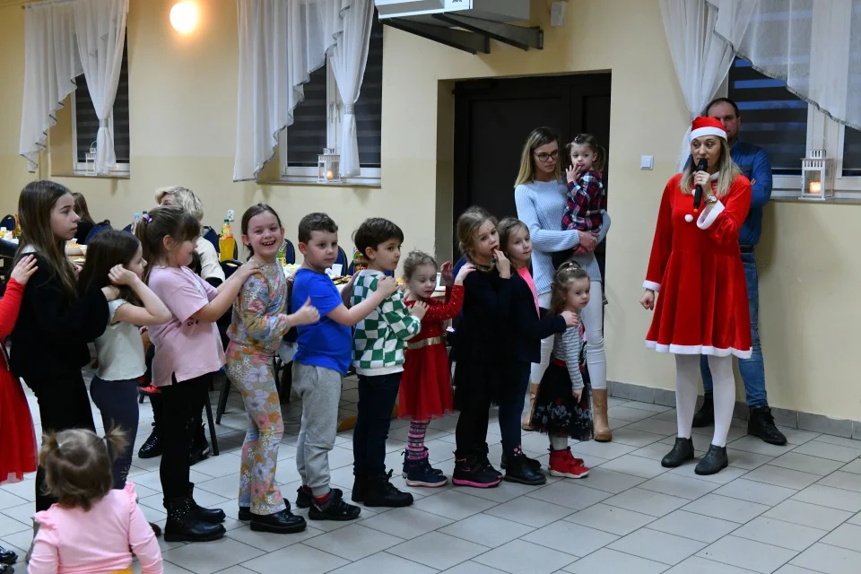 Zabawa choinkowa w Jeziorach (zdjęcia).