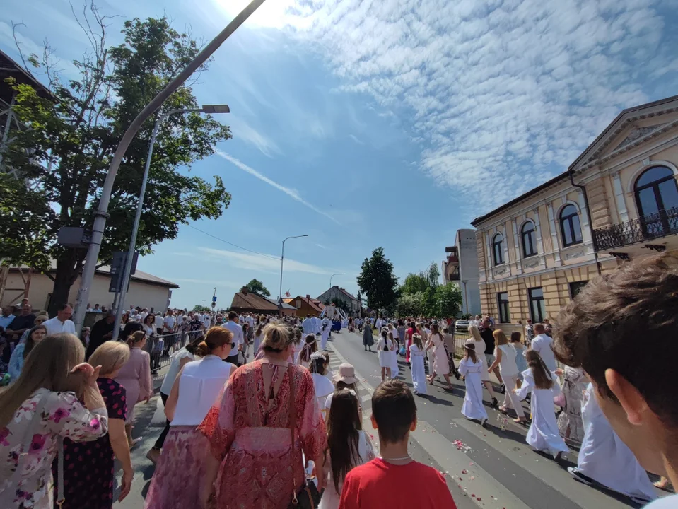 Procesja Bożego Ciała w parafii Podwyższenia Krzyża Świętego w Łukowie