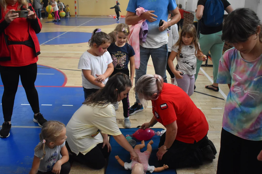 Zabawa i edukacja w jednym - tak wyglądał piknik "Bezpiecznie z Koziołkami" w Baranowie. ZOBACZ ZDJĘCIA