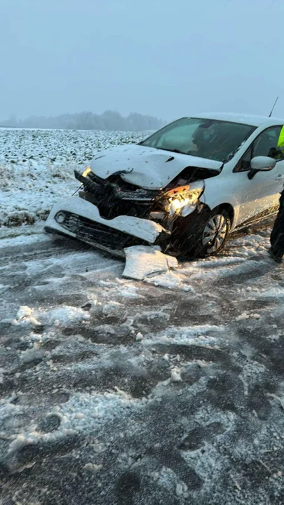 Województwo lubelskie: Zima na drogach. Zderzyły się dwa samochody