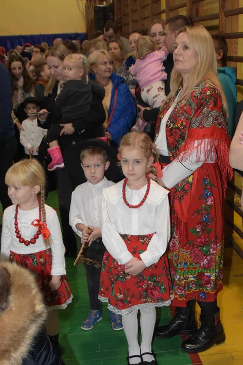 Kiermasz bożonarodzeniowy w Adamowie