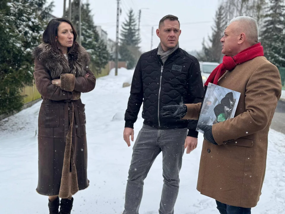 „Mandatu nie dostałem po to, by pięć lat walczyć”. Radny odpowiada krytykom pod wspólnym zdjęciem ze starostą