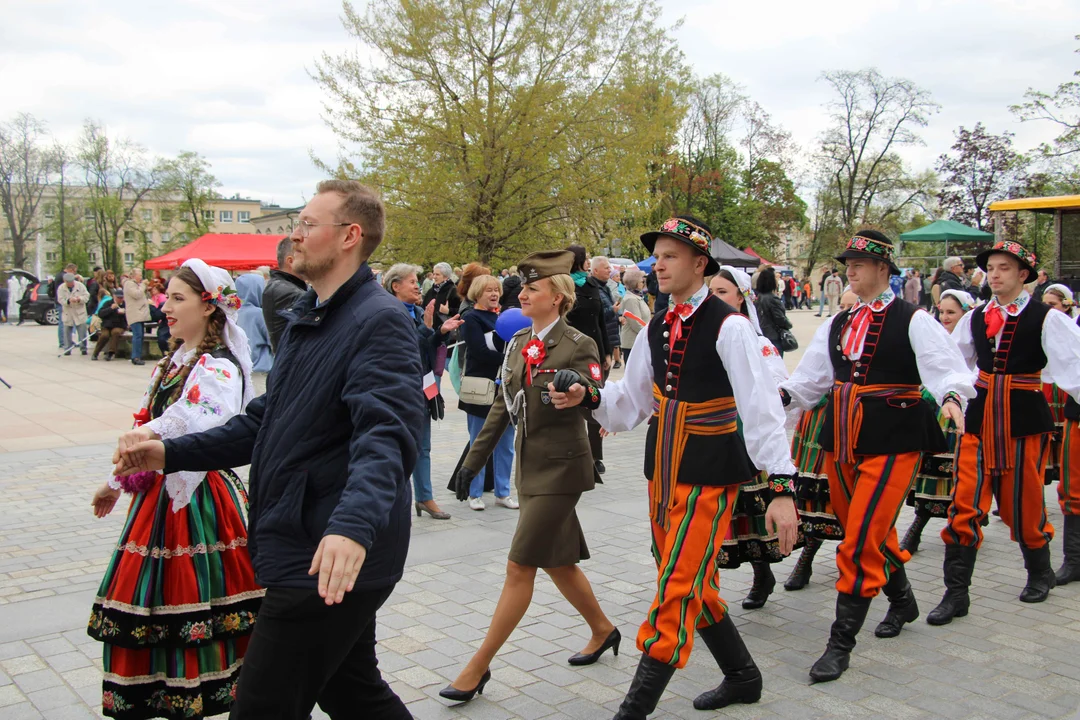 Obchody 3 maja w Lublinie. Mieszkańcy zatańczyli wspólnie Poloneza