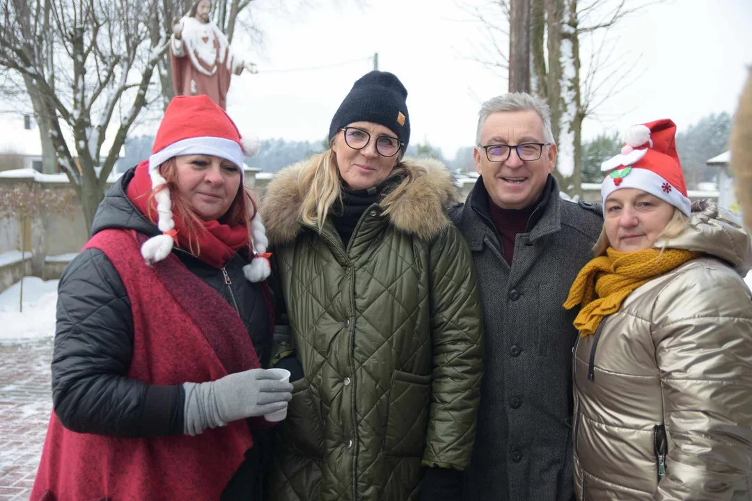 Koło Gospodyń Wiejskich w Zimnej Wodzie zaprosiło na kiermasz świąteczny na pomoc Marcie Ochnik