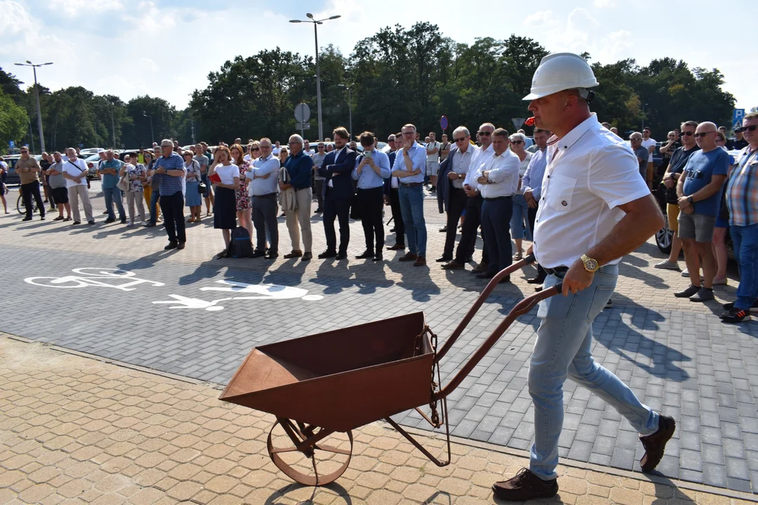 Taczka dla prezesa od związkowców. Kolejna manifestacja w puławskich Azotach (ZDJĘCIA) - Zdjęcie główne