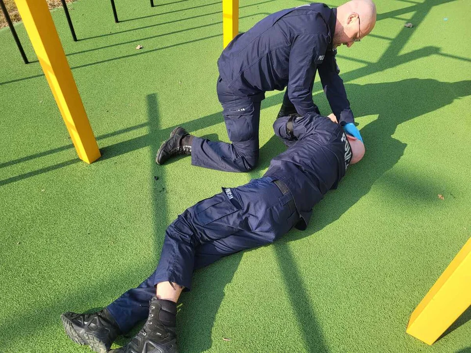 Lublin: Pod presją czasu i w ograniczonym komforcie. Policyjni ratownicy medyczni przeszli szkolenie