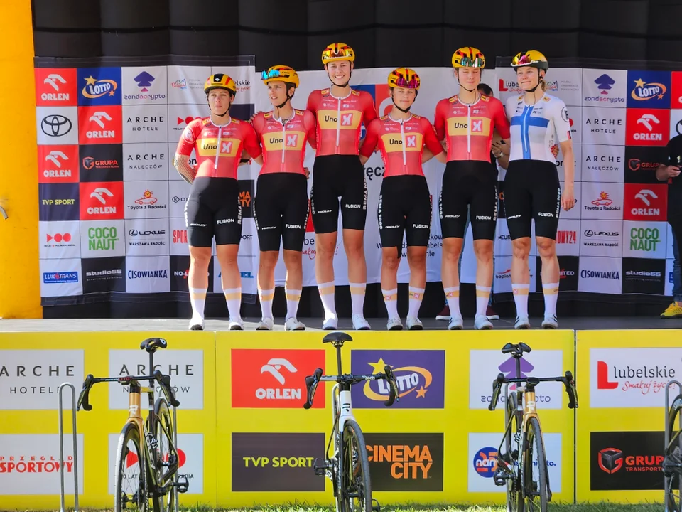 Nałęczów w centrum sportowych wydarzeń – finałowy etap Tour de Pologne Women wyruszył z Parku Zdrojowego