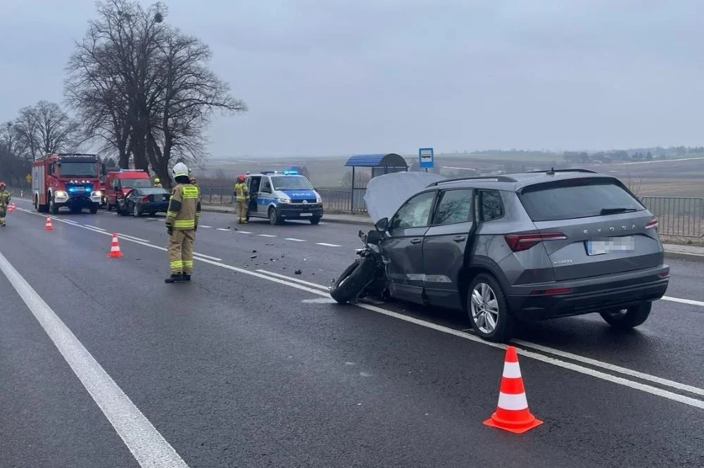 Województwo lubelskie: Kierowca zasłabł za kierownicą. Zderzył się czołowo z innym autem