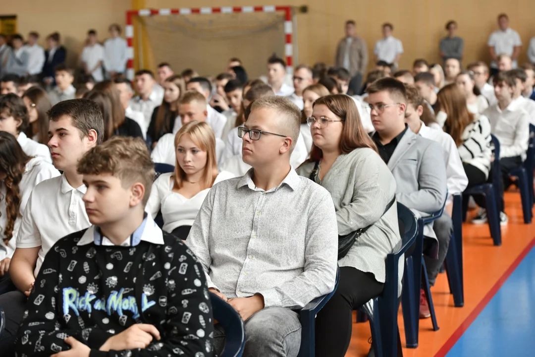 Rozpoczęcie roku szkolnego w Zespole Szkół Nr 1 im. Henryka Sienkiewicza w Łukowie [ZDJĘCIA] - Zdjęcie główne