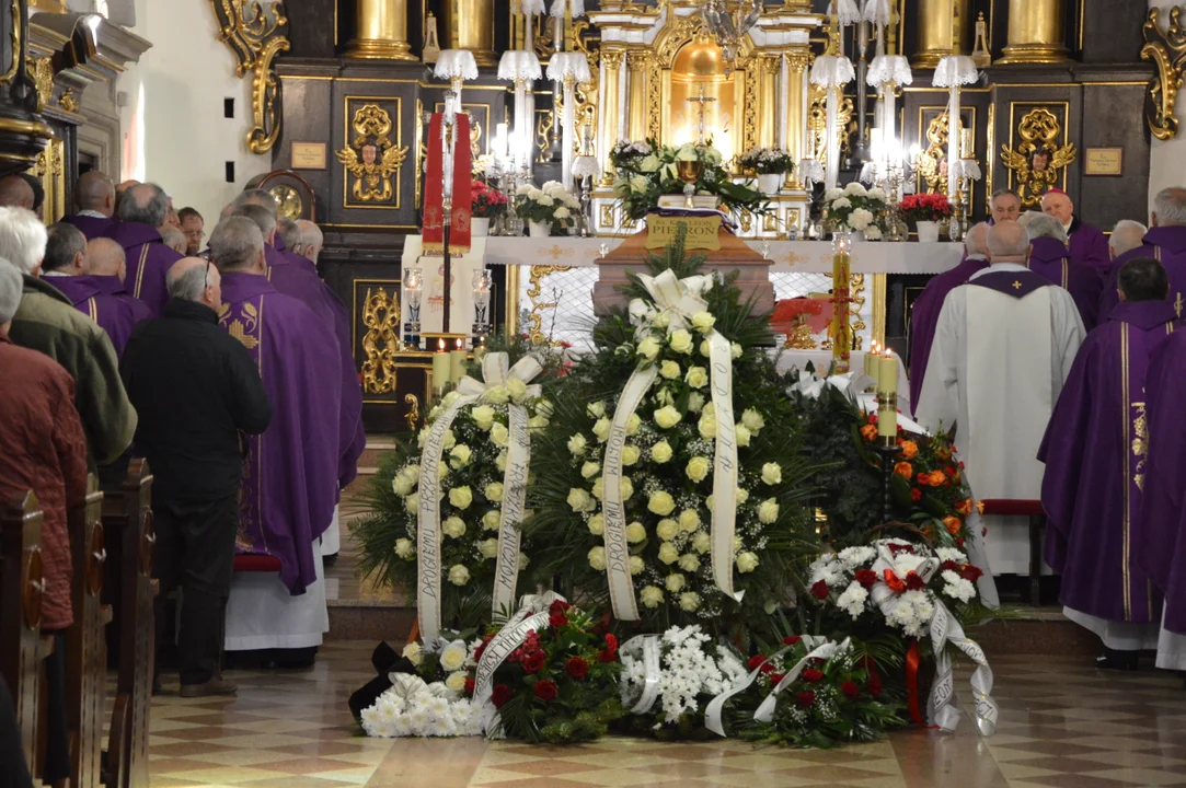 Chodel: Ostatnia droga ks. Leona Pietronia (ZDJĘCIA) - Zdjęcie główne