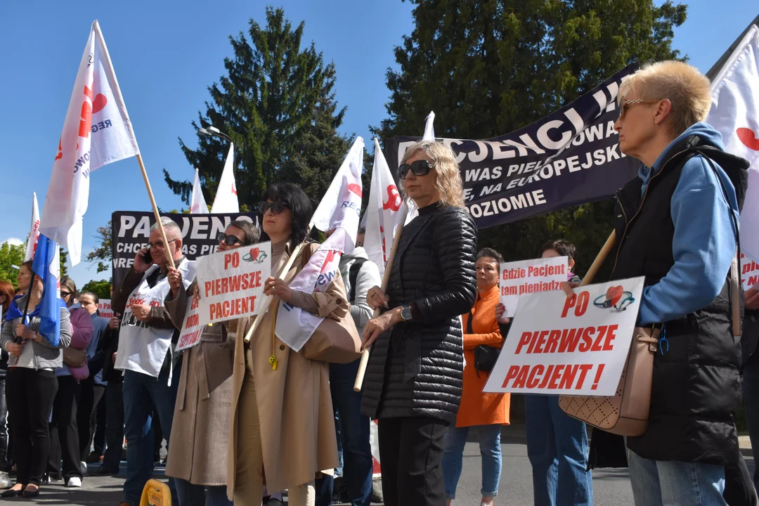 Manifestacja pracowników największego szpitala na Lubelszczyźnie