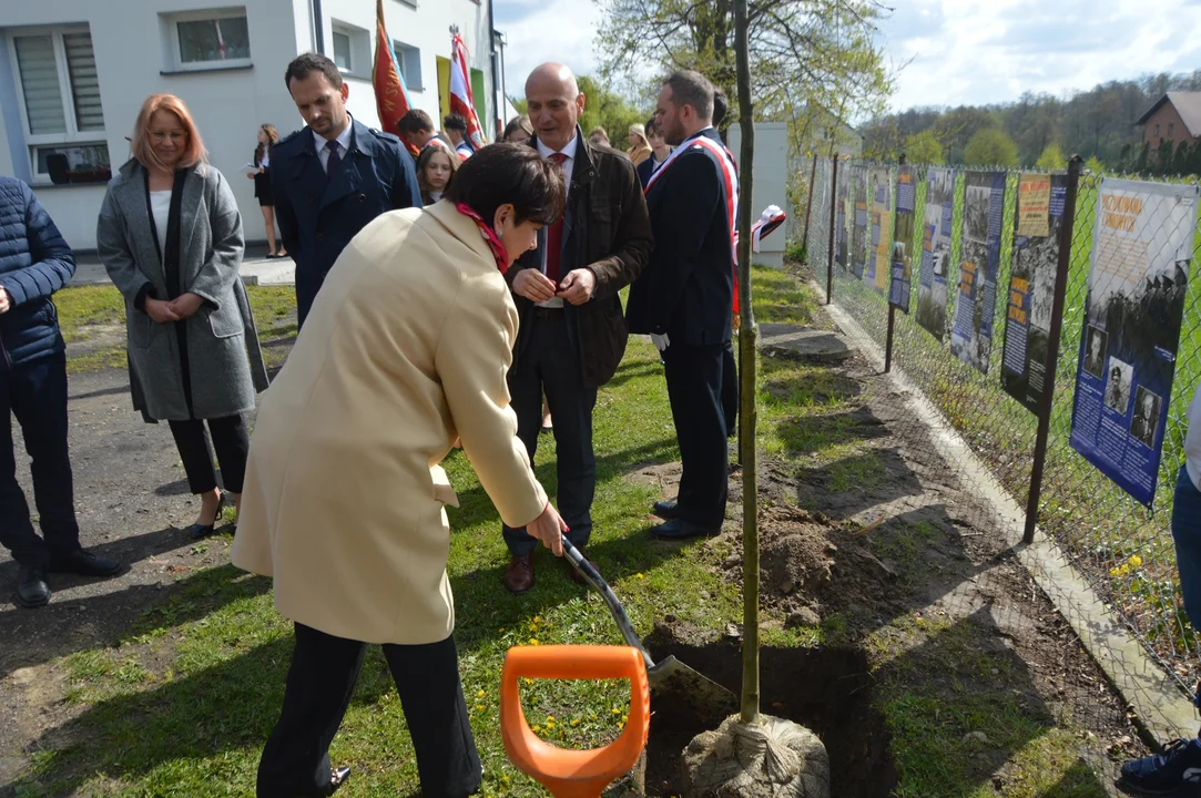 Posadzenie Dębu Pamięci ppor. rez. Stanisławowi Fabisiewiczowi w Zarzeczu