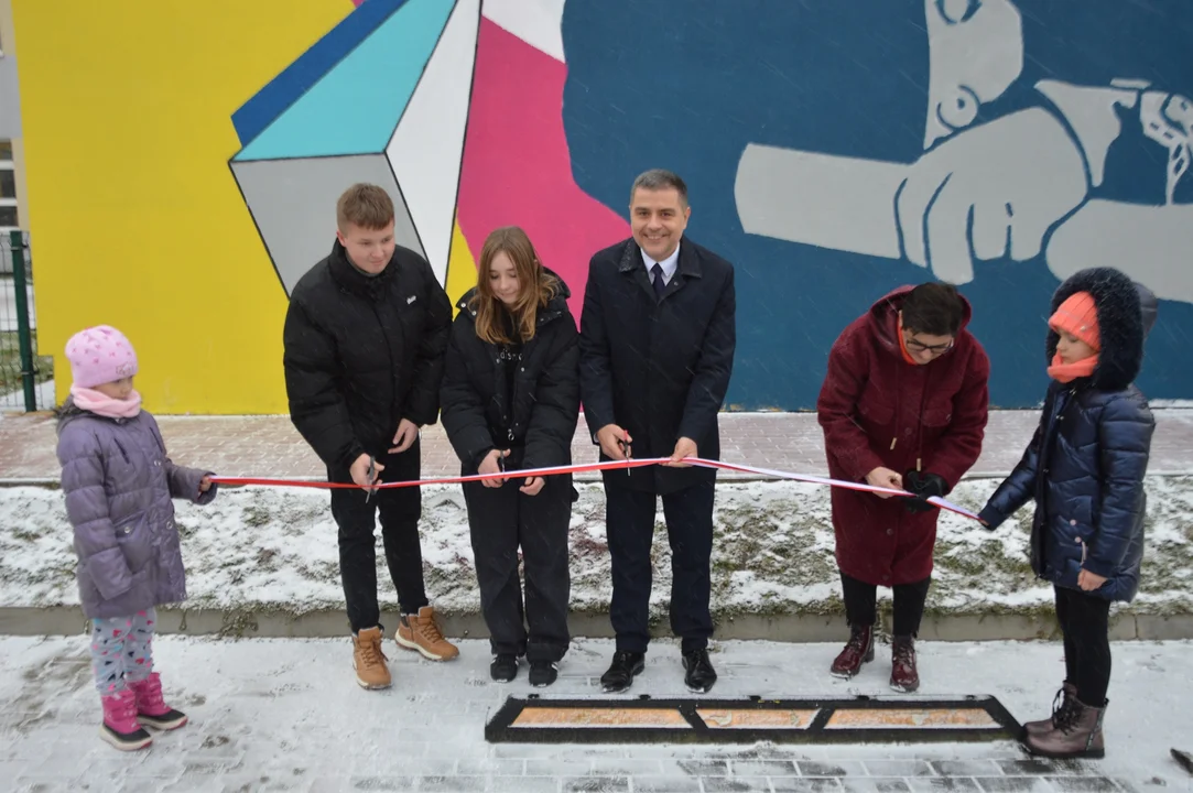 Nowy mural przy "Jedynce" oficjalnie odsłonięty (zdjęcia) - Zdjęcie główne