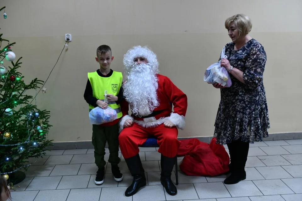 Zabawa choinkowa w Jeziorach (zdjęcia).