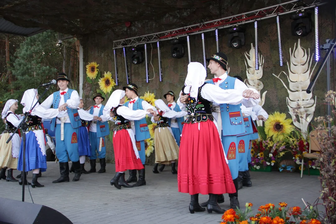 Tłumy na dożynkach w Krzywdzie. Wieńce, turniej sołectw i disco polo