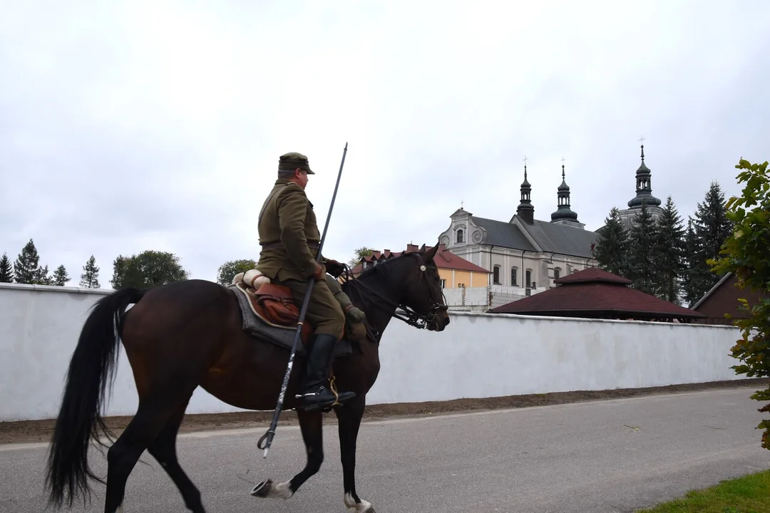 DRUGI DZIEŃ OLIMPIADY BIEGI WOKÓŁ KLASZTORU W WOLI GUŁOWSKIEJ ZDJ. JANUSZ KRYCZKA