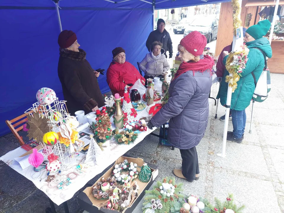 Opole Lubelskie: Trwa Kiermasz Bożonarodzeniowy (ZDJĘCIA) - Zdjęcie główne