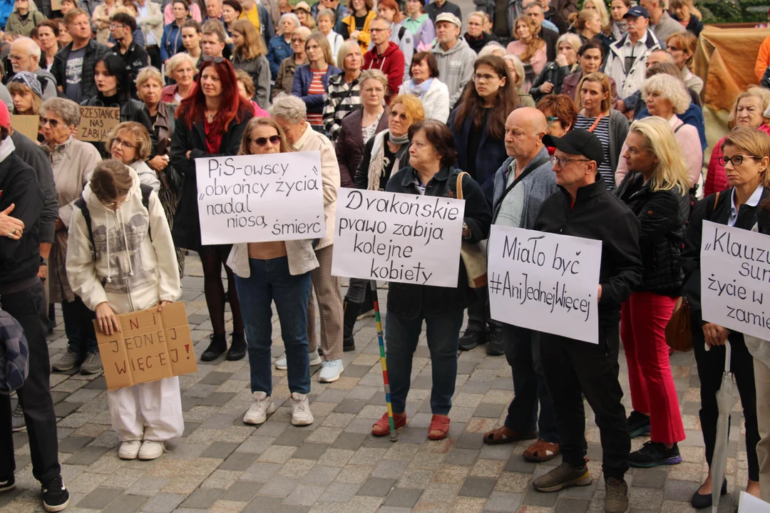 "Ani jednej więcej". Protest w Lublinie po śmierci ciężarnej Doroty