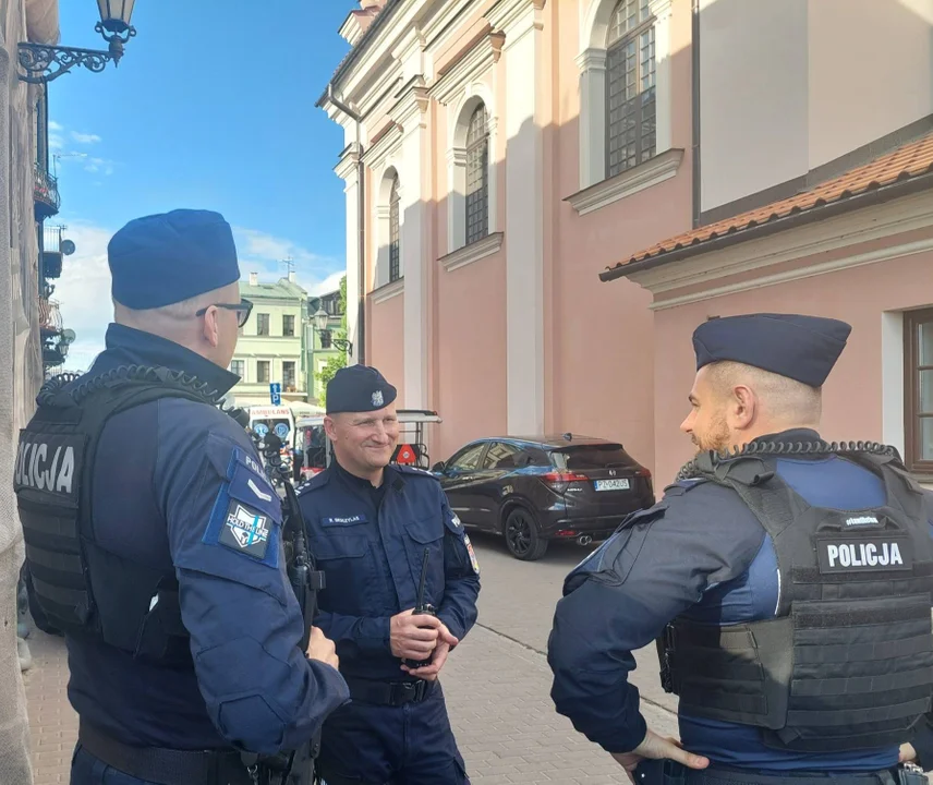 Policja na wiecu w Zamościu