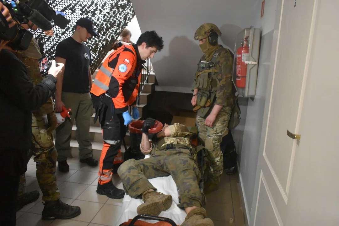 Scenariusz jak z frontu: 40 rannych w huku i pod ostrzałem. Ekstremalny test lubelskich ratowników w piwnicy