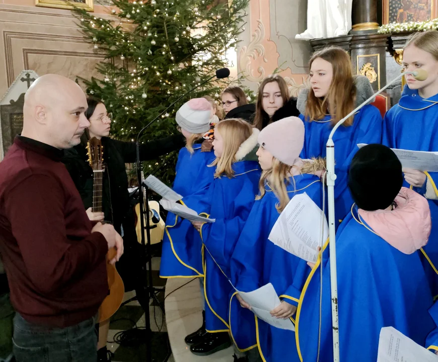 Schola „Promyczki” zaśpiewała kolędy i pastorałki (ZDJĘCIA)