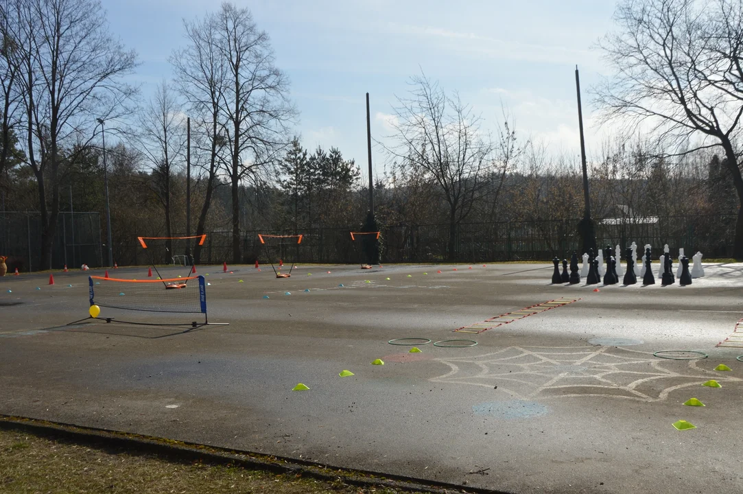 Otwarcie ogrodu sensorycznego i plac zabaw w SP nr 4 im. Mikołaja Kopernika w Puławach