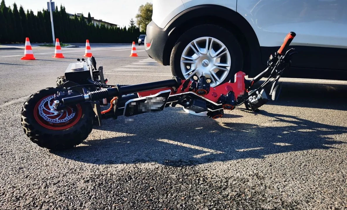 Województwo lubelskie: Samochód nie ustąpił pierwszeństwa hulajnodze. Jedna osoba w szpitalu - Zdjęcie główne