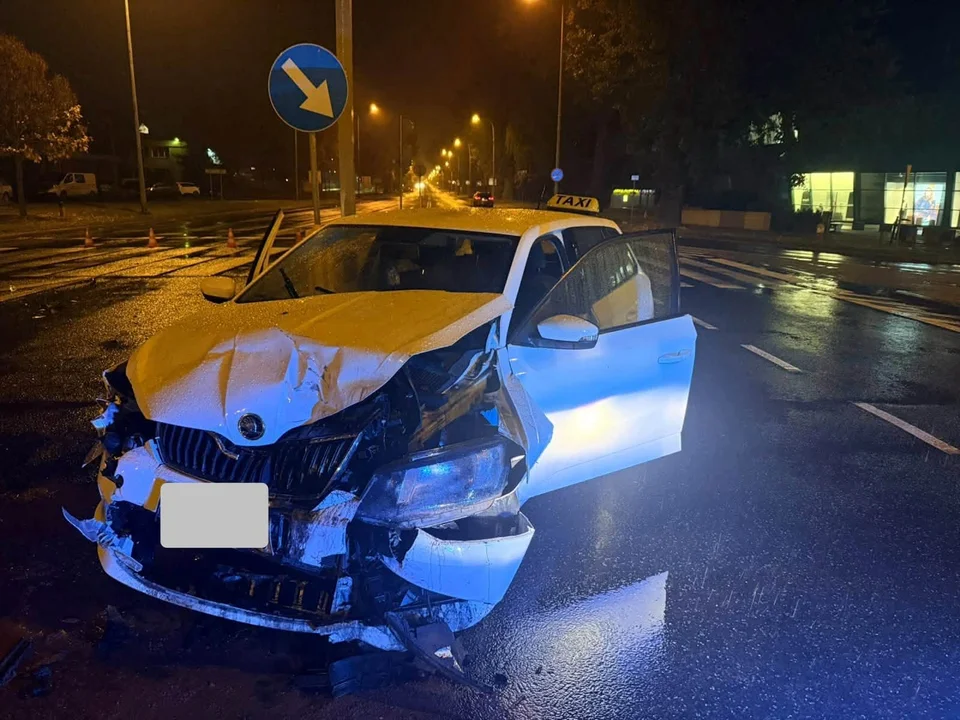 Puławy: Osobówki zderzyły się na skrzyżowaniu. Dwie osoby ranne