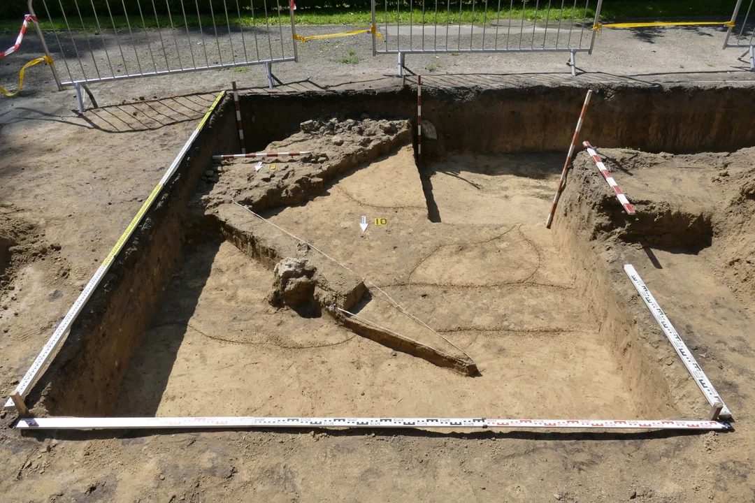 Lublin: Niezwykłe odkrycie w Ogrodzie Botanicznym UMCS. Znaleziono pozostałości cmentarzyska i fragment budowli