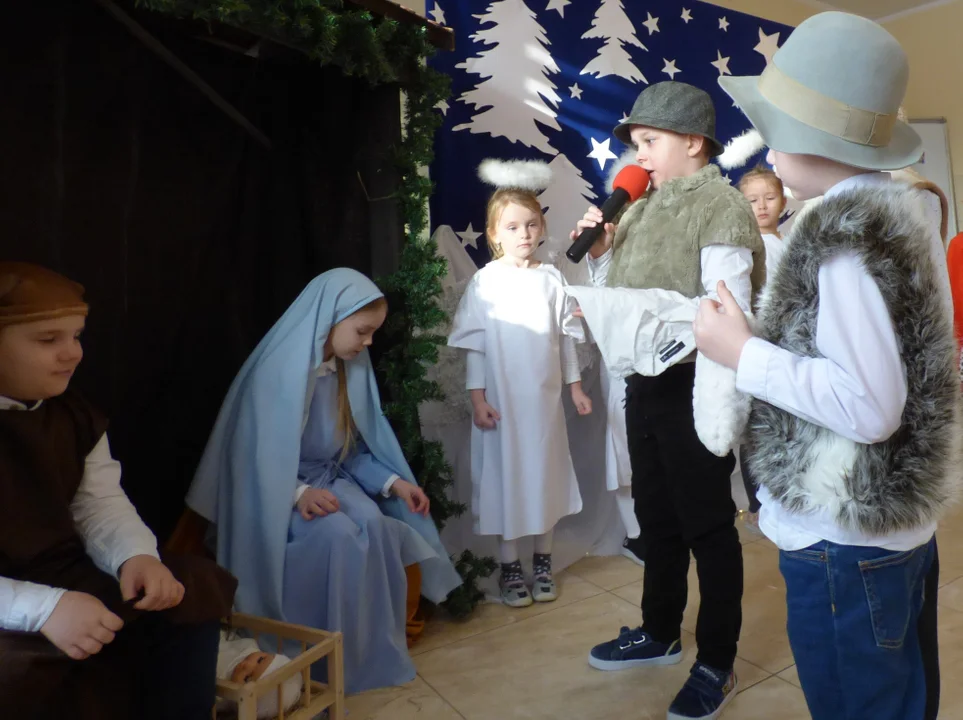 Przedszkolaki z „Baśniowego Dworku” pojechały do Aleksandrii z życzeniami dla seniorów